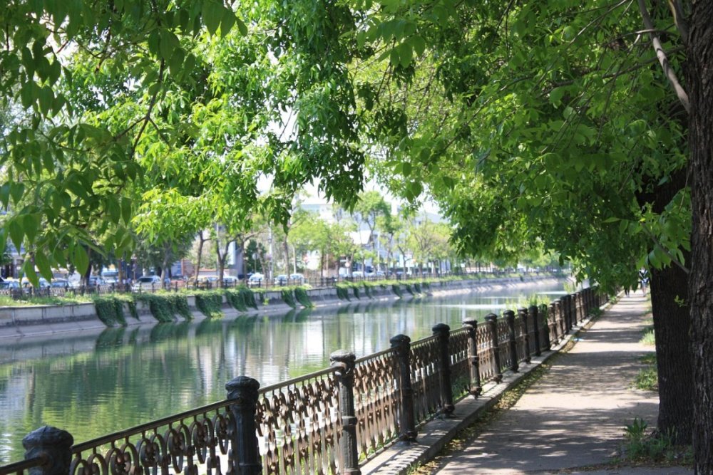 bucharest-1280.thumb.jpg.48b0e50c2bf952d8ff21e2266a119f1f.jpg