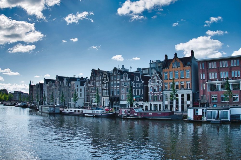 amsterdam.thumb.jpg.80ce76eacc54f799d8586b2cef201fec.jpg